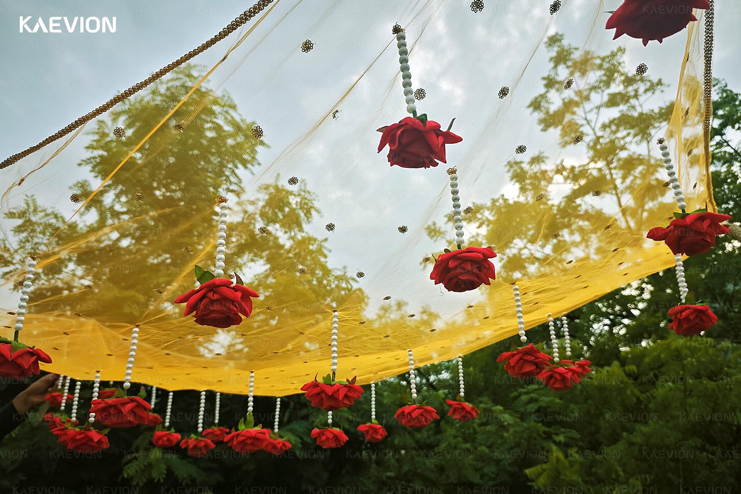 KAEVION Dulhan ki Entry Chaddar | Bridal Entry Odhani Ceremony | Bridal Entry Canopy with Red Rose Flowers & Pearl Latkan | Traditional Phoolon Ki Chadar