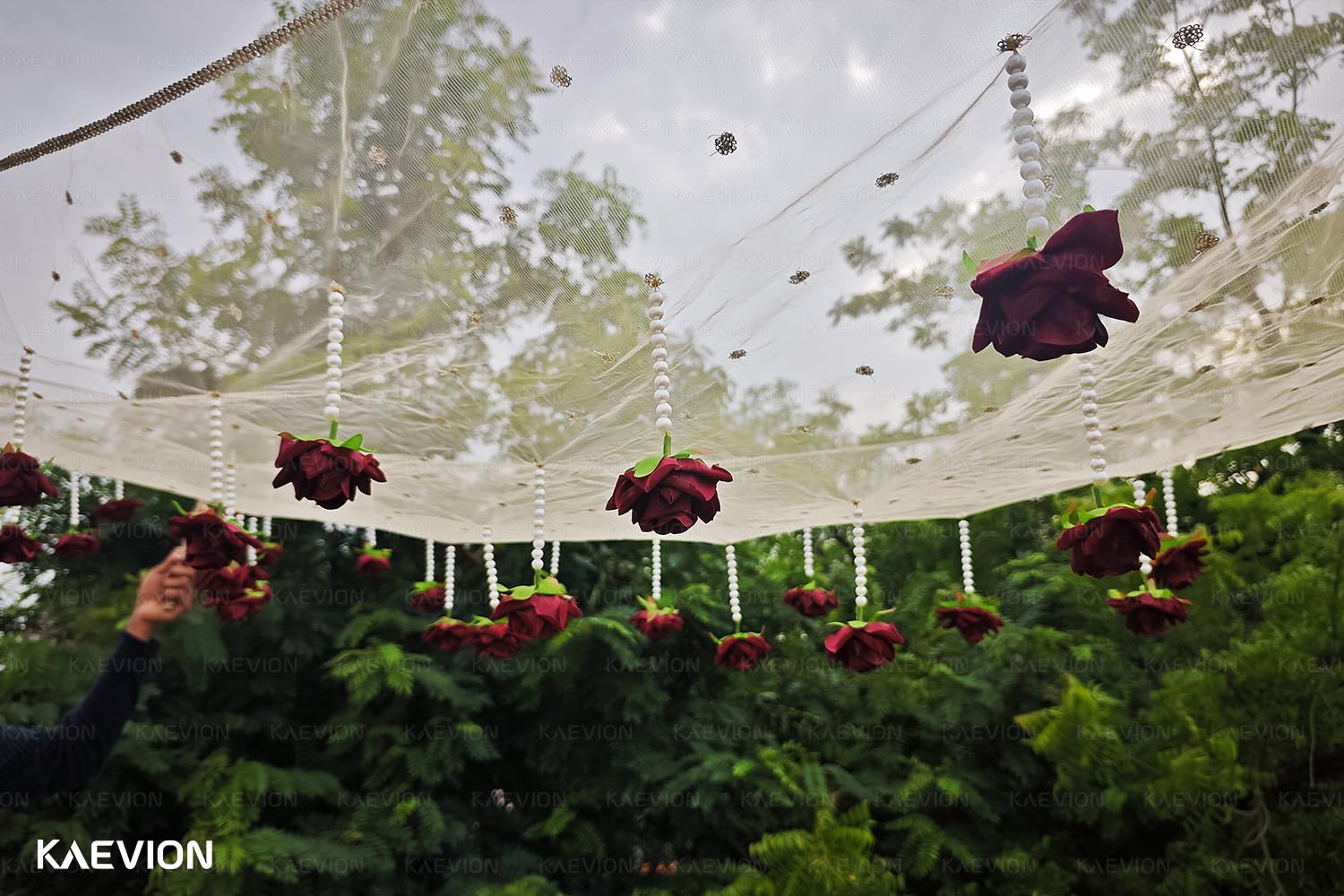 KAEVION Dulhan ki Entry Chaddar | Bridal Entry Odhani Ceremony | Bridal Entry Canopy with Red Rose Flowers & Pearl Latkan | Traditional Phoolon Ki Chadar
