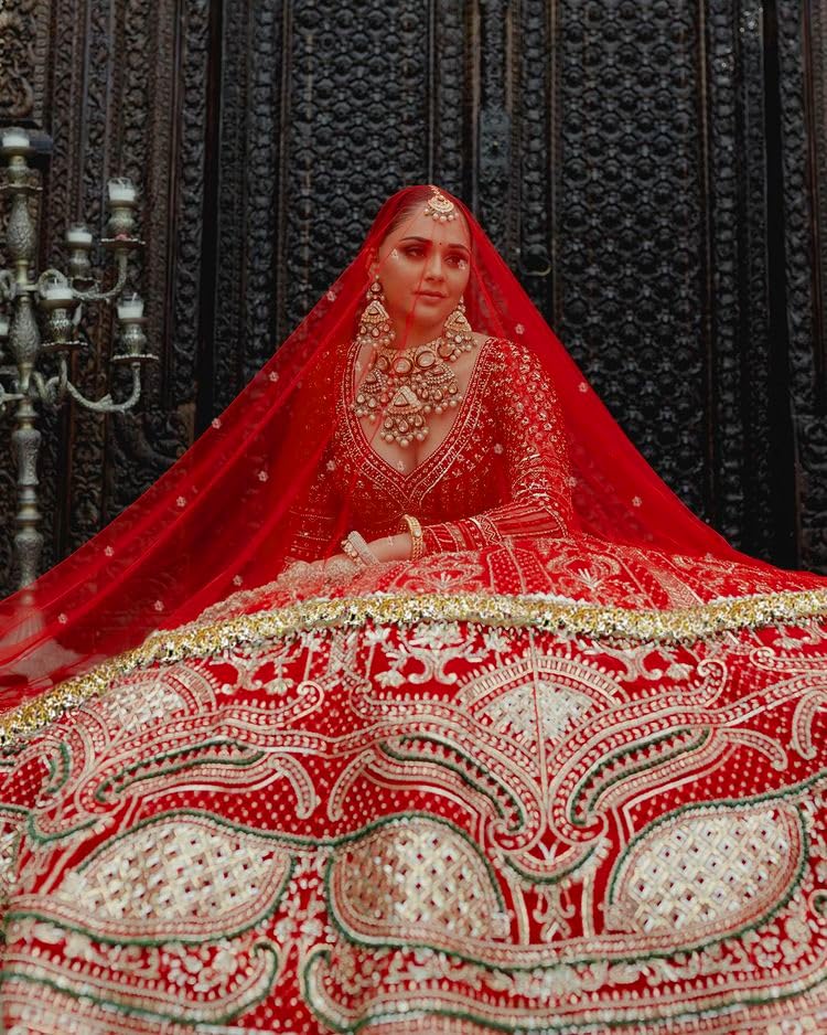 KAEVION  2.5 Meter Women Net Sequins Booti Bridal Dupatta With Sequins Kiran Frill | Trail Dulhan Entry Wedding Dupatta | Heavy Net Women Dupatta For Traditional Dresses, Saree, Lehenga | Contrast Chunni