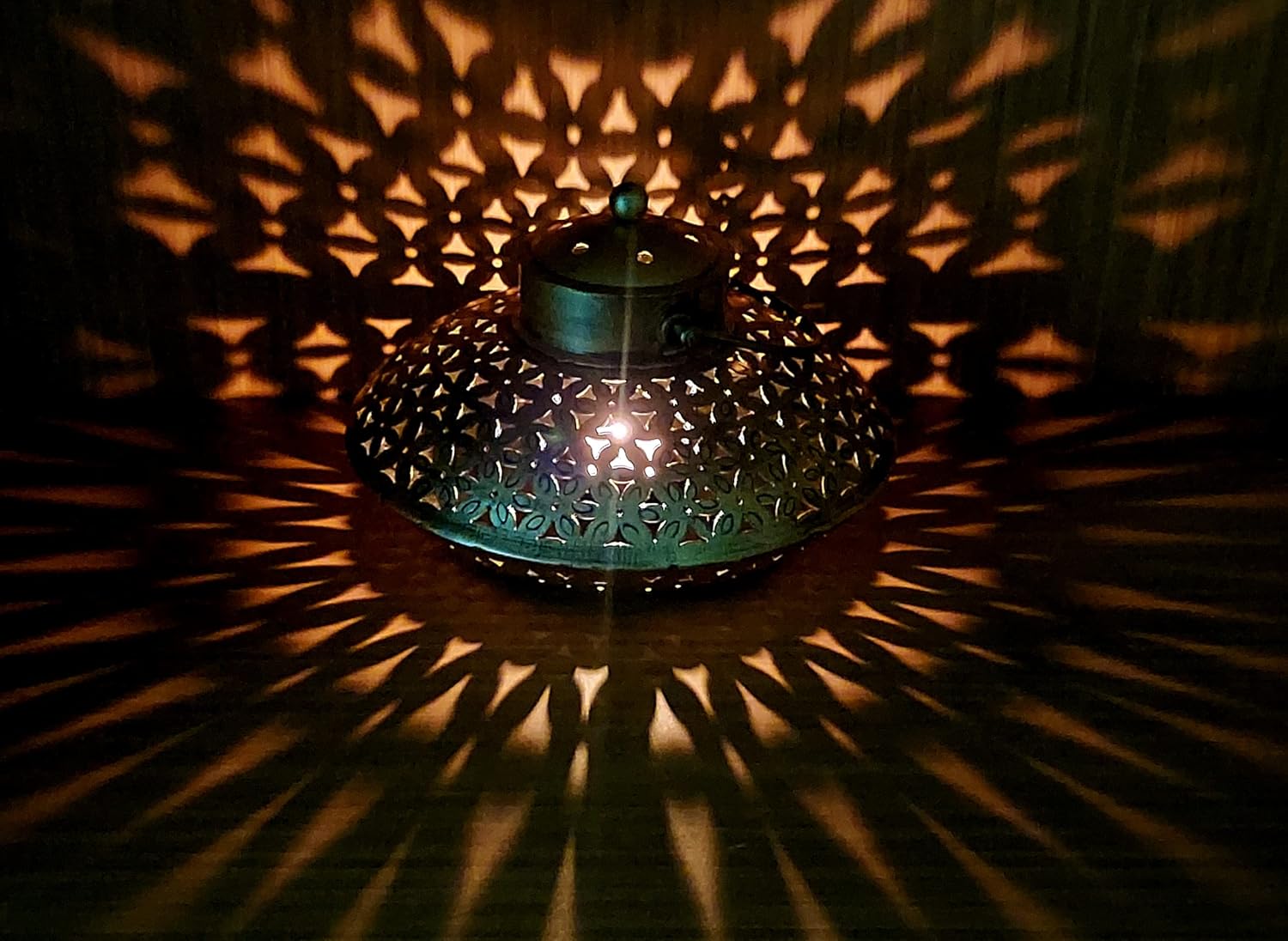 KAEVION Wall Hanging Diwali Accessory Round Shape Traditional Incense Holder Dhoop Burner Urli Pot | Home Décor Item for Gifting with Free 10 Tea Light Candles + 1 Fairy Light- Pack of 1