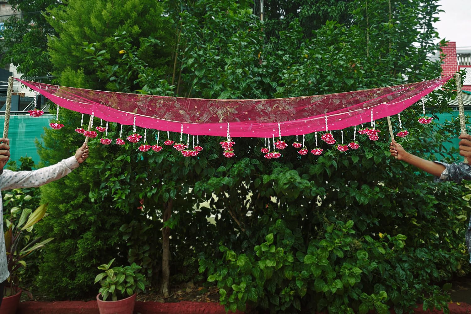 Kaevion Floral Net Bridal Chadar | Artificial Flower Odhani for Brides Mehendi, Haldi, Roka and Sangeet Function