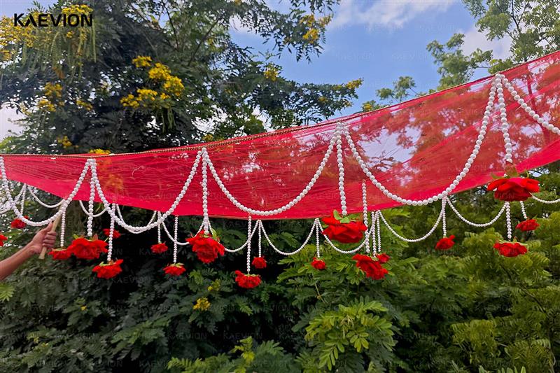 KAEVION Bridal Entry Phoolon ki Chaddar with Artificial Roses and Pearl Drops | Traditional Indian Wedding Bride Entry Canopy with Sticks | Net Wedding Chaddar for Haldi, Mehendi, Nikah