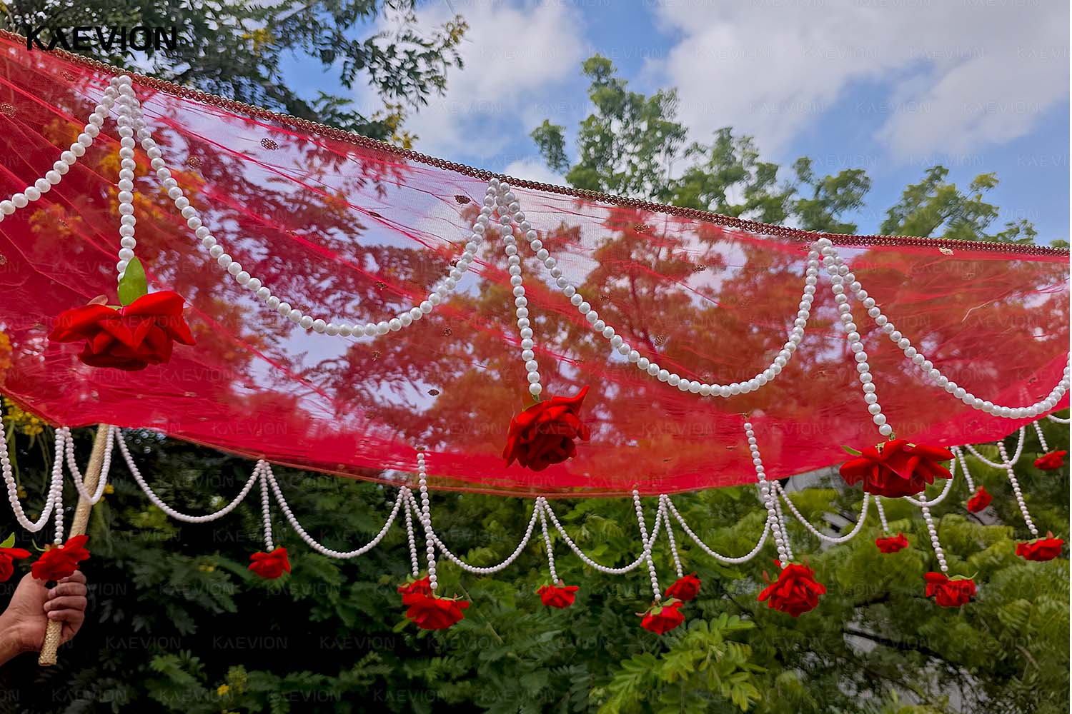 KAEVION Bridal Entry Phoolon ki Chaddar with Artificial Roses and Pearl Drops | Traditional Indian Wedding Bride Entry Canopy with Sticks | Net Wedding Chaddar for Haldi, Mehendi, Nikah